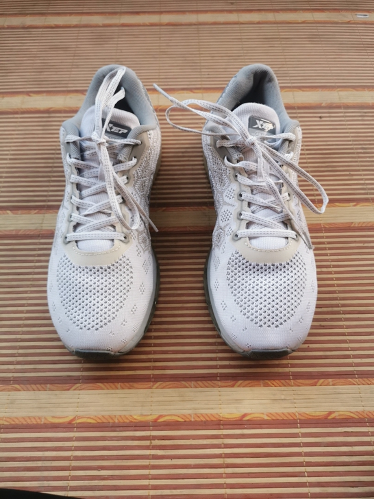 二手男鞋,特步运动鞋43码 鞋子保证正...