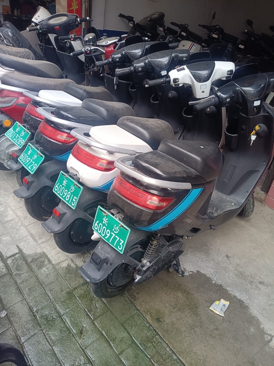 哈啰电动车九成新 锂电池 可以跑30公里 ...