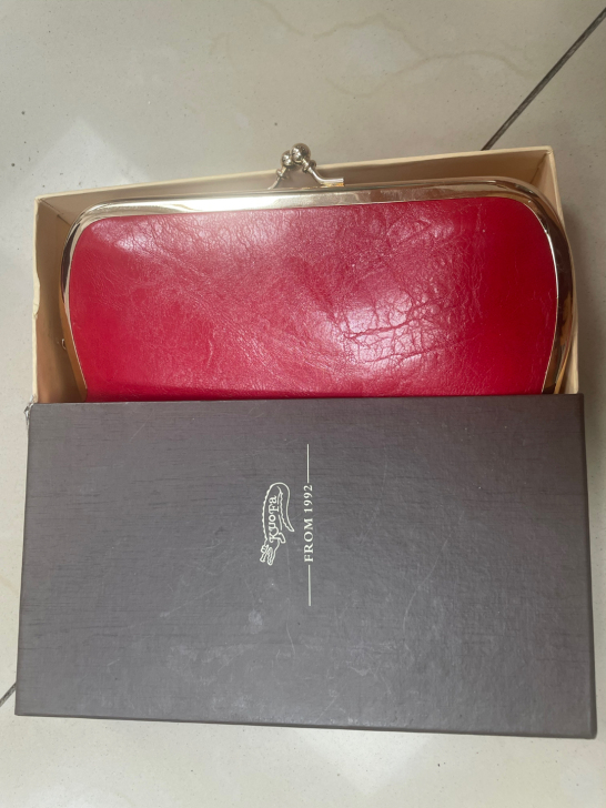 钱包太多了 当时觉得好看就买了