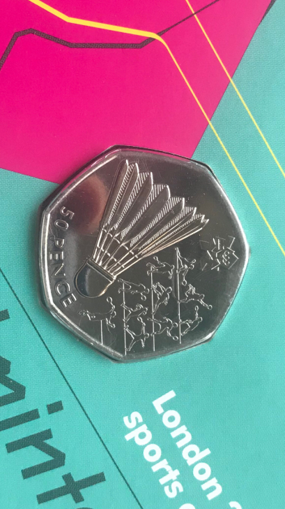 2012年伦敦奥运会官方纪念币，羽毛球，足...