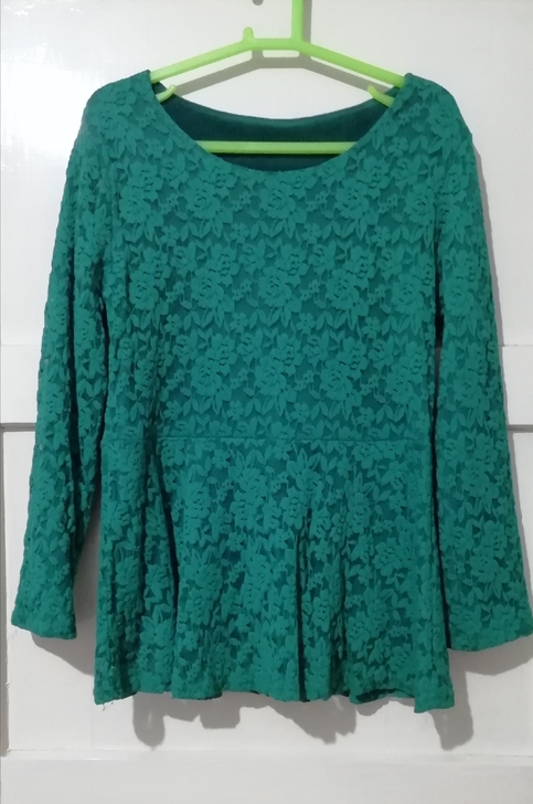 包邮打底加绒裙摆蕾丝衫，袖子也加绒，衣长6...