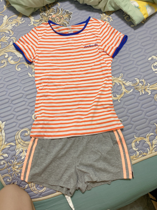 安踏短袖短裤一套，穿一洗一，上衣短裤都是1...