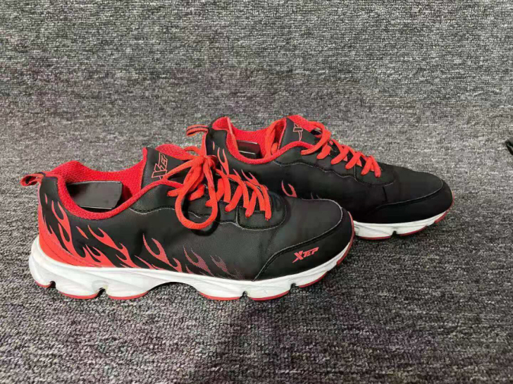 二手特步品牌休闲运动鞋 43码      ...