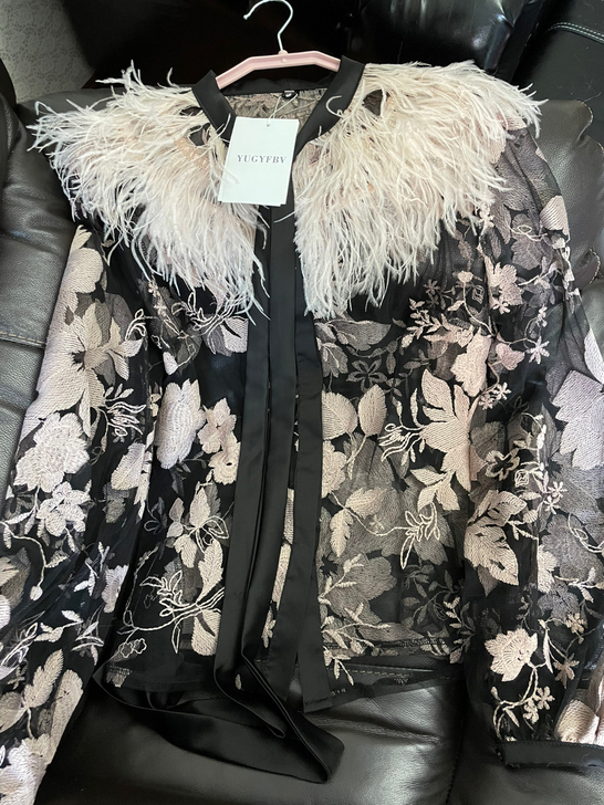 全新 有吊牌 刺绣蕾丝衫