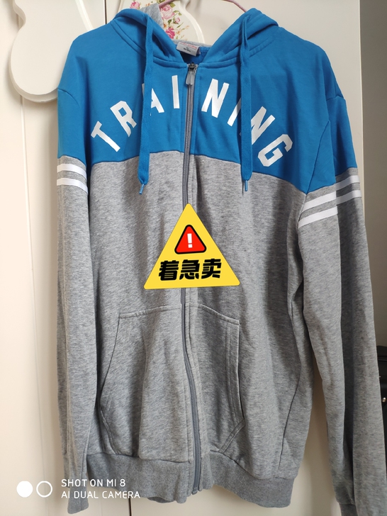 特步带帽开衫卫衣，薄外套，衣服小了，便宜出...