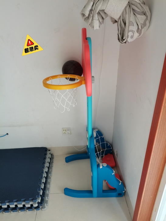 儿童篮球架,送球,两岁宝宝可以玩,我家这个...