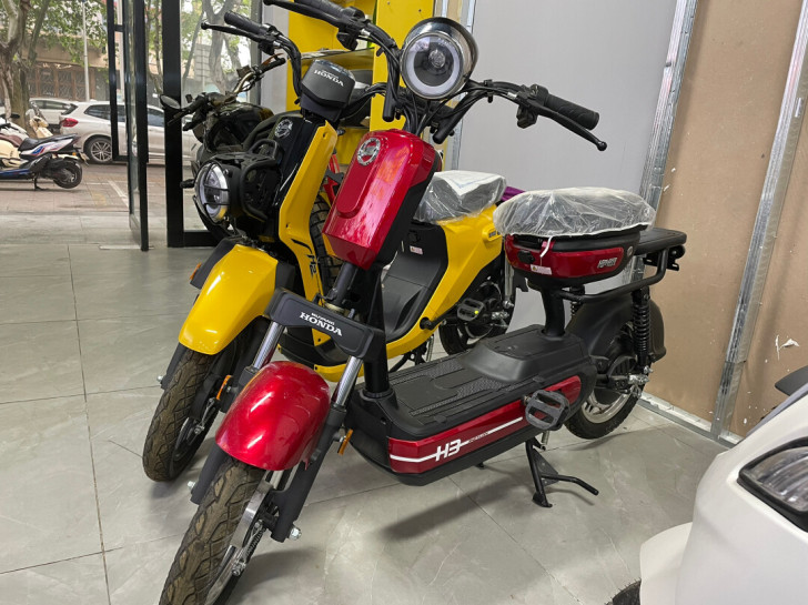 本田锂电代步车，黄色3000.红色2800...