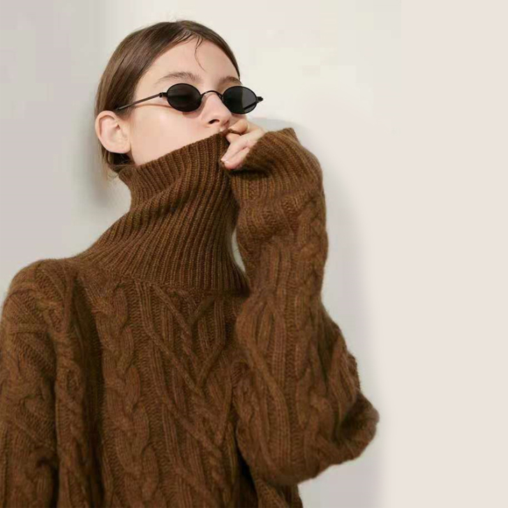 温暖又厚实高领绞花加厚羊绒衫女宽松慵懒廓形...