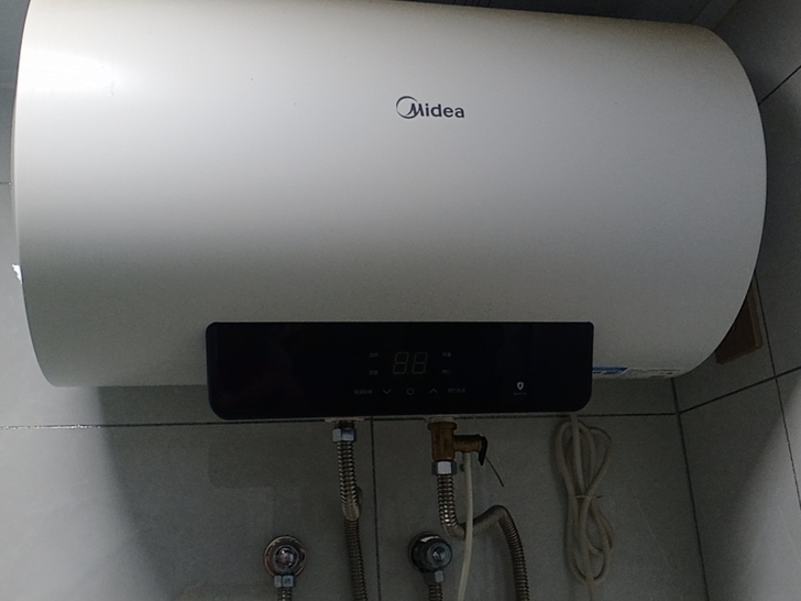美的50升一级节能热水器，用了一个月现在用...