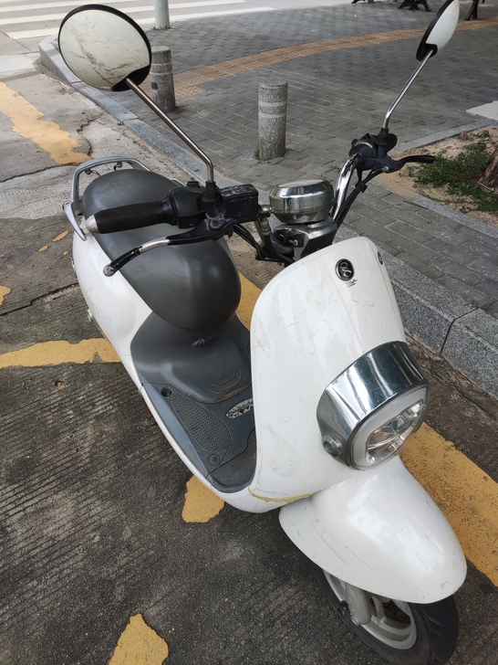 60V20A爱玛龟王电动车，证件齐全，带牌...
