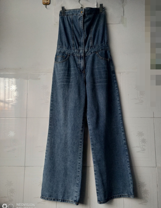 全新背带裤，软料，不是背带的，前面是拉链，...