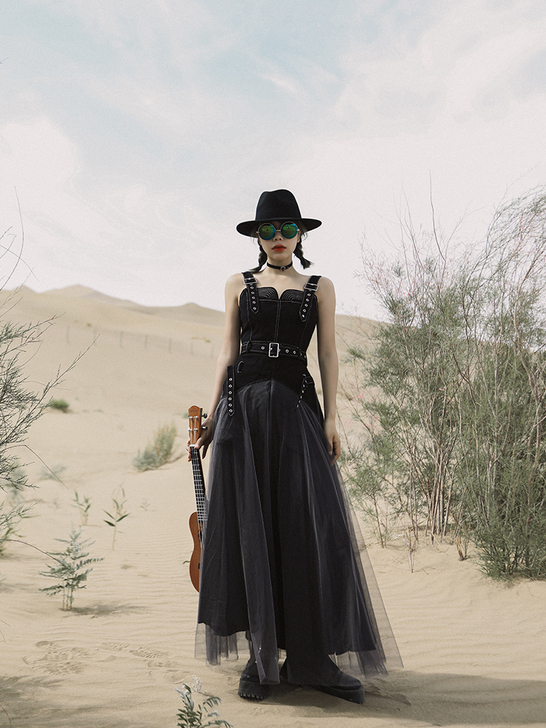 连衣裙，买来旅拍用，只穿了一次，身高160...