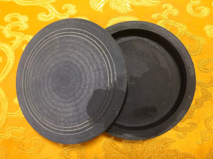 家里闲置很久的一个小砚台 便宜出