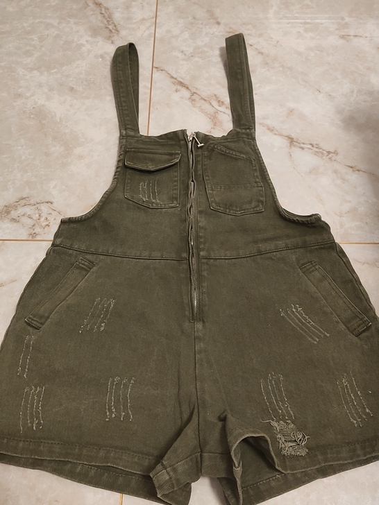 做旧背带牛仔裤短裤