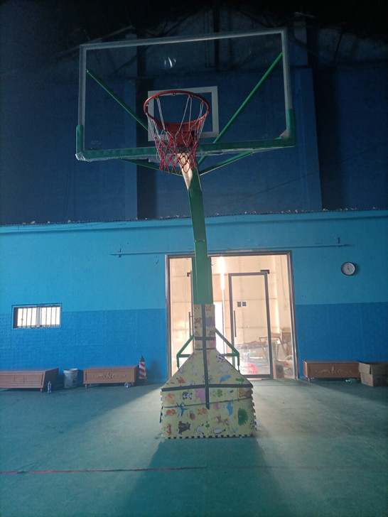 篮球架