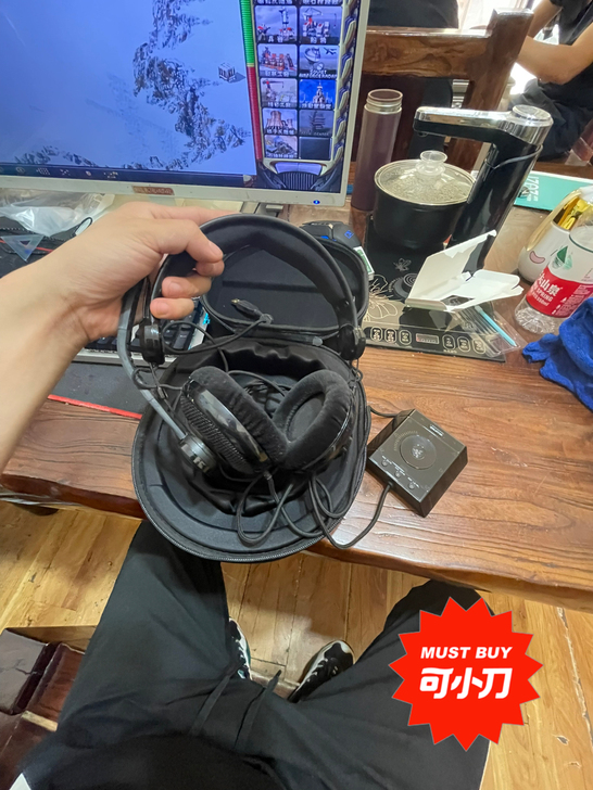 雷蛇7.1声道，电竞级耳机，只用过两三次。