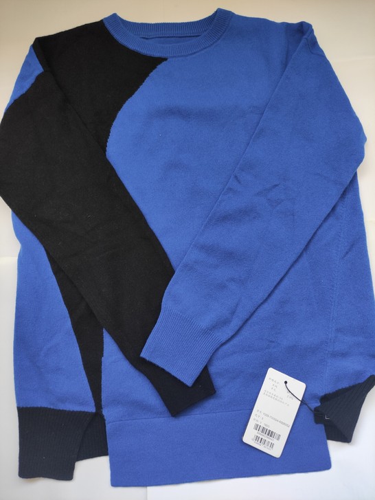 全新哥弟羊绒衫，3码，手感舒适，吊牌全新。...