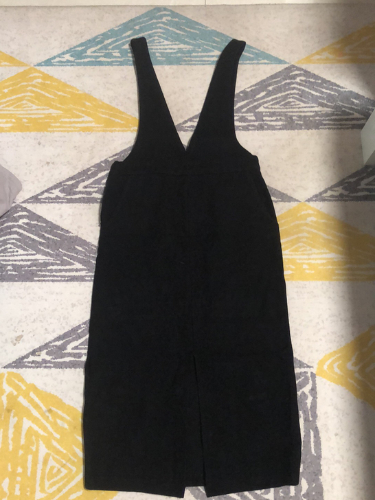 品牌羊毛背带裙,后开叉,S码,因为生完孩子...