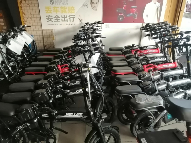 大量批发捷示威品牌代驾车配十安的卓能锂电池