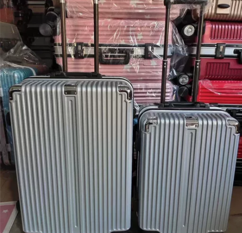 拉杆箱,行李箱,旅行箱,登机箱。卡扣锁,颜...
