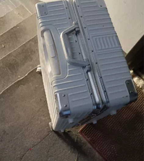 24寸拉杆箱，100元，同城自提 感兴趣的...