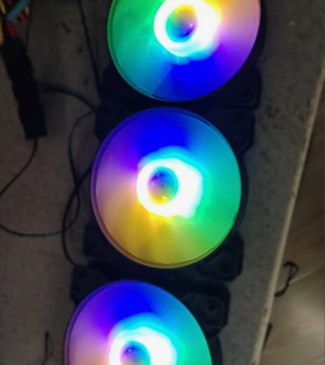 捡漏 逾辉机箱风扇12cm 彩色发光led...