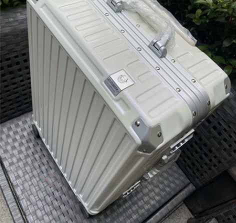 出口日本漫游铝框行李箱24超静音万向轮旅行...
