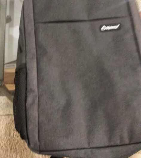 外交官 双肩包 全新 感兴趣的话给我留言吧...