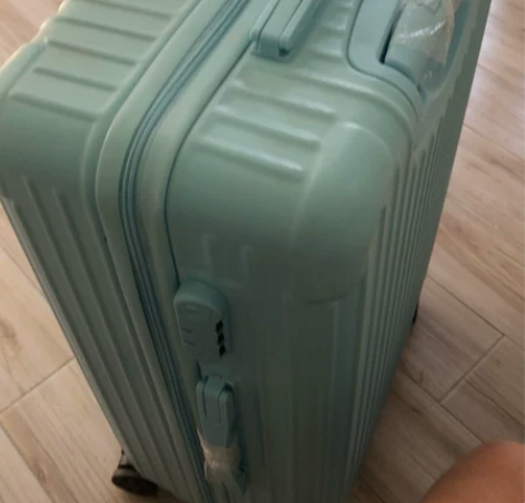 全新行李箱，家里箱子太多了，将它卖掉 感兴...