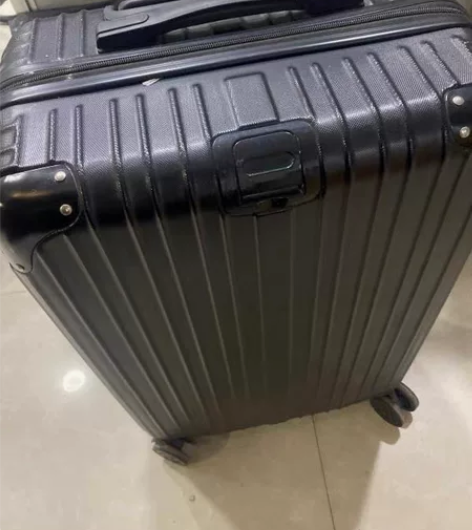 黑色行李箱！ 只用过两次