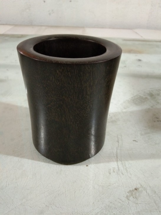 紫檀笔筒一只几十年，有牛毛纹，尺寸见图，文...