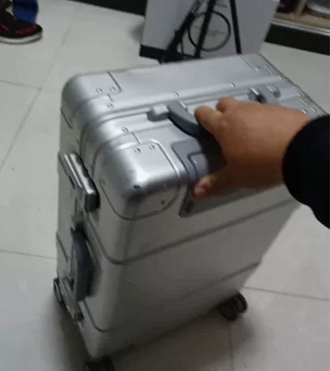 小米生态链90分智能铝合金拉杆箱，航空铝材...