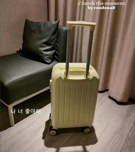 出几十个品牌全新的行李箱女学生拉杆箱密码箱...