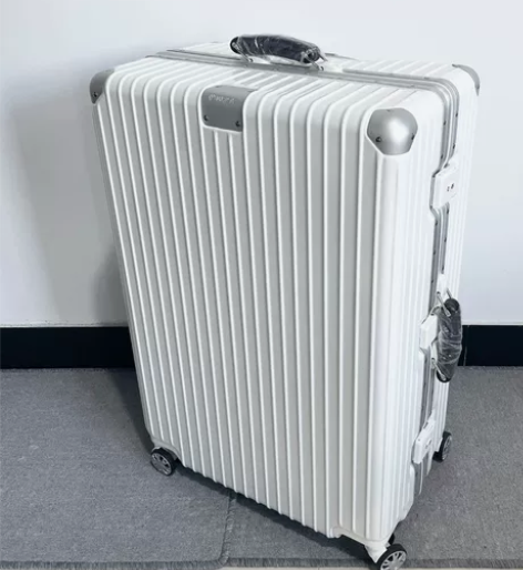【严选】铝框旅行箱高品质拉杆箱 非全新,用...