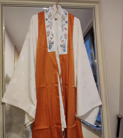 兰若庭长比甲，小橘很轻m码，图片取自买家秀...