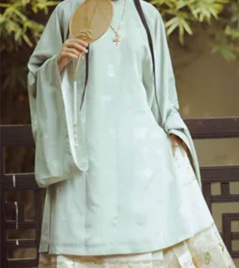 兰若庭上衣下裙一套L全新 感兴趣的话点“我...