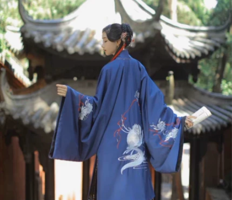 兰若庭披风M码,全新未拆,标价出 不是闭店...