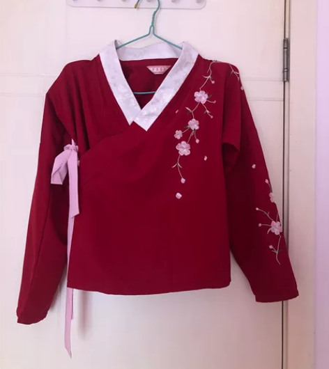 如梦霓棠汉服一套，春熙路专卖店购买，S号，...