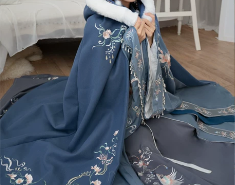 清梳原创凝香汉服斗篷女长款刺绣加绒加厚保暖...
