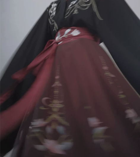 出云芳晴家的绾星辰红黑色六米摆齐腰晋制汉服...