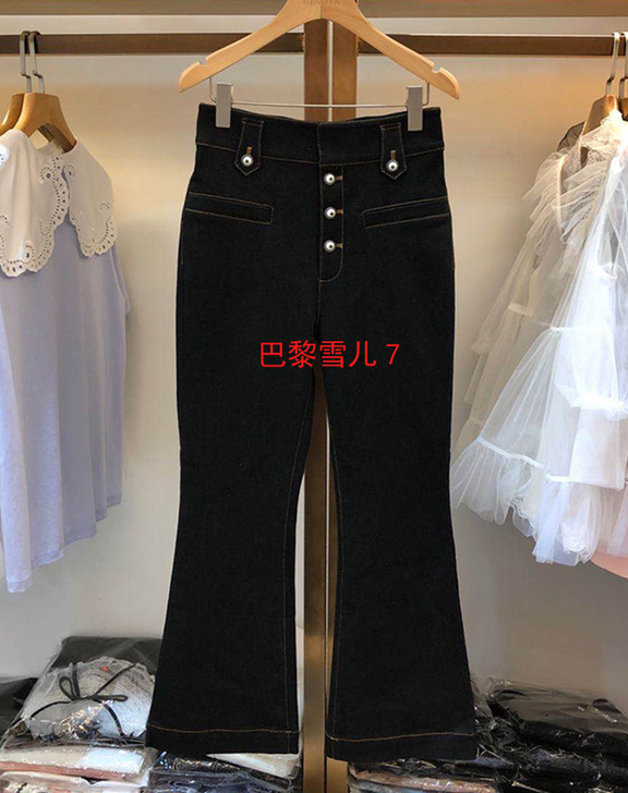 牛仔裤。有点大腿紧。全新。