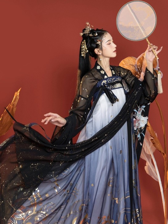 想要「【时装周同款】汉尚华莲泰蓝汉服衫裙」...