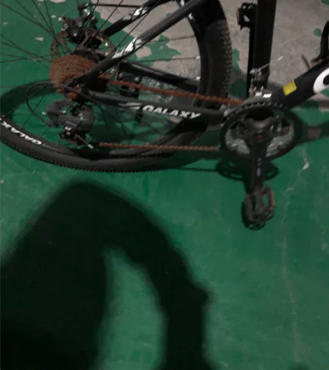 闲置自行车原价1500买完没怎么骑一直放外...