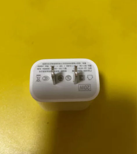 苹果12以上充电头  不是原装   低价出...