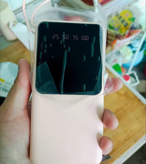 全新充电宝20000毫安 自带4线有手电筒...