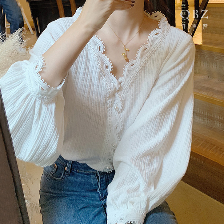 春装新款大码女装v领蕾丝衫设计感仙女洋气百...