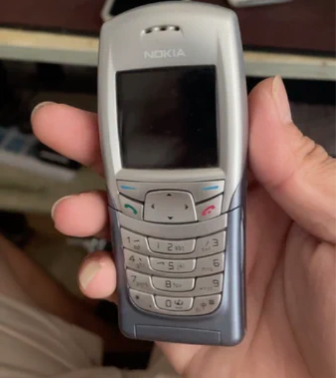 诺基亚手机，缺了一支手写笔，其他完好无损，...