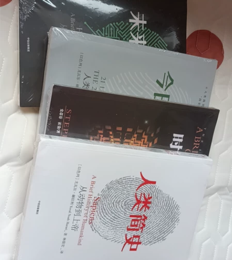 《人类简史》原定价68元，《未来简史》原定...