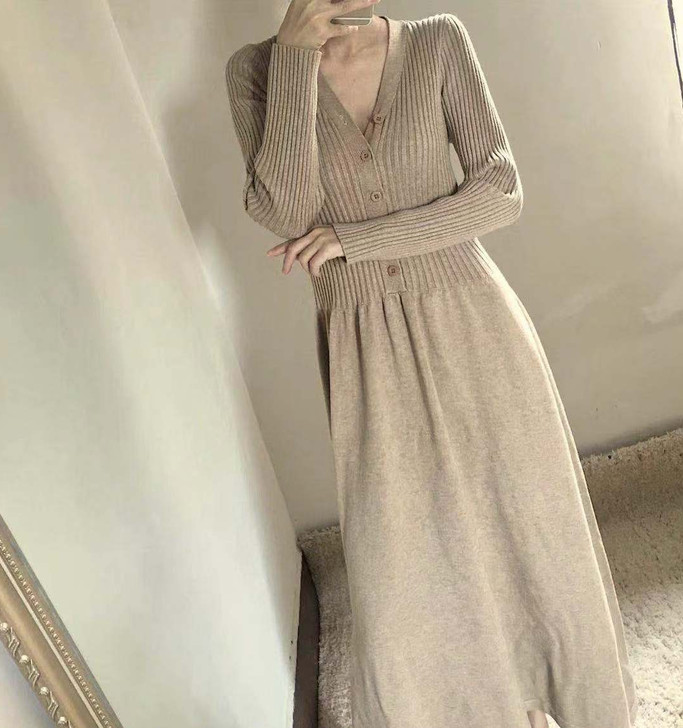 秋冬新款羊绒衫女针织连衣裙V领收腰复古法式...