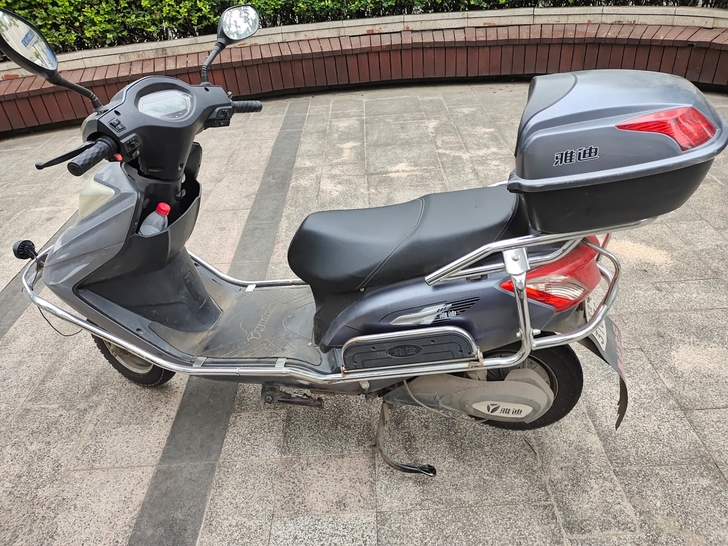 雅迪电动车72付 发票合格证都在 空车 只...